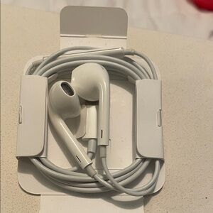 White Wired Earbuds